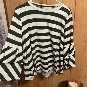 Cute ruffle shirt! Size L